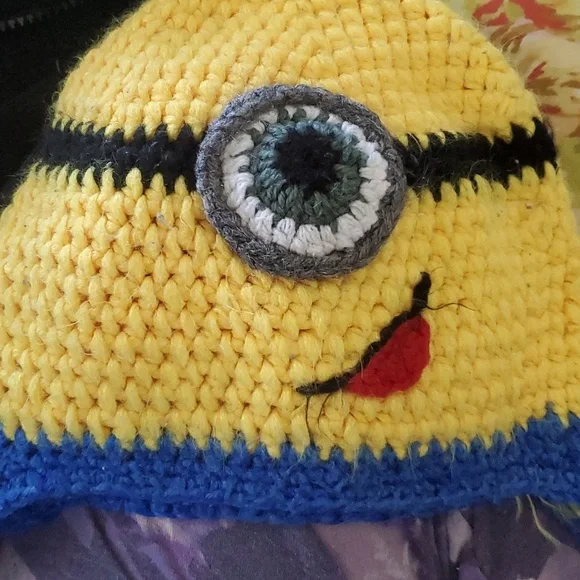 2 Minion beanies - Picture 6 of 7